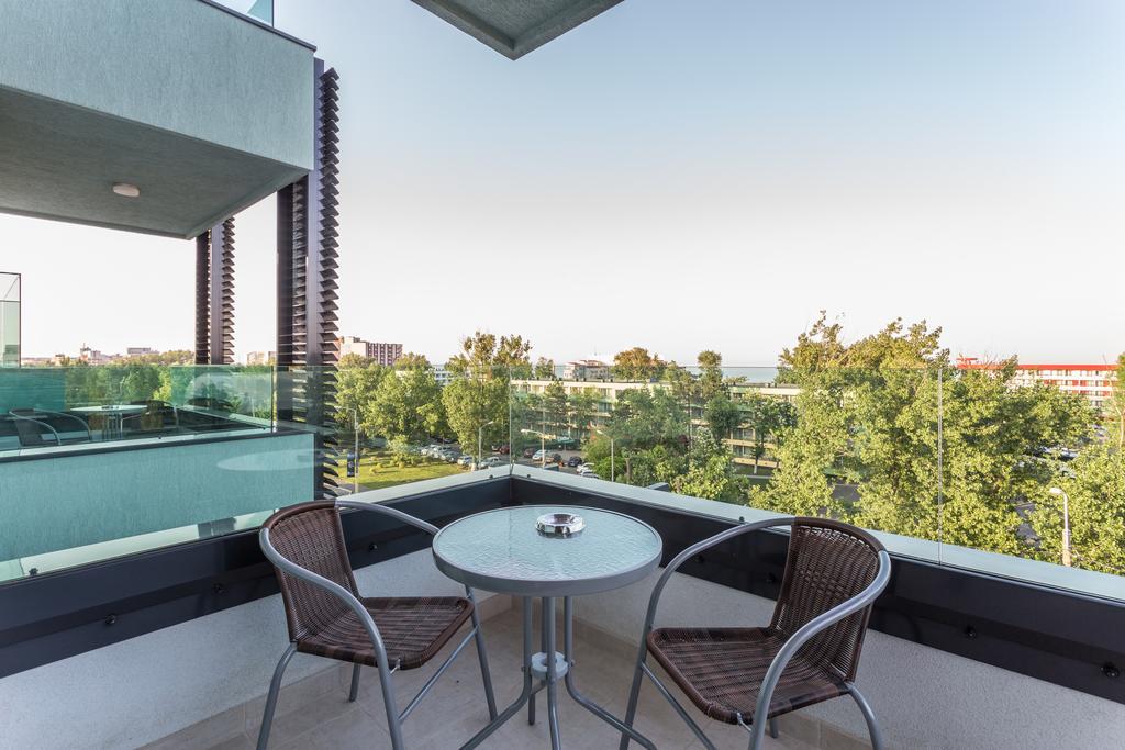 Cameră dublă sau twin superioară cu vedere la stradă şi balcon
